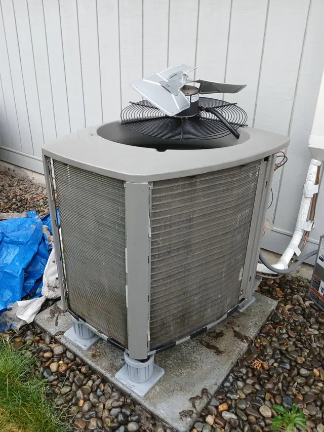 After: the coil fins clear and grey again, the fan motor still lifted for the last checks